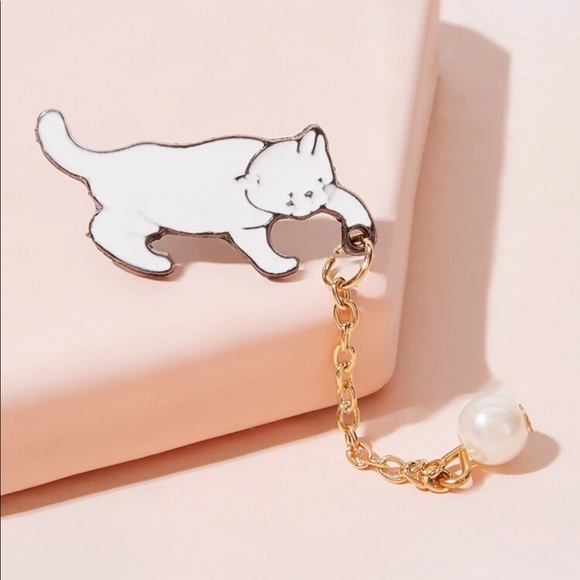 Cat + Pearl Brooch - Picture 2 of 5